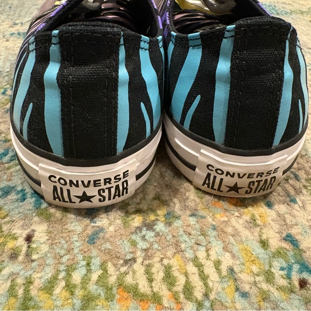 Converse * EUC Colorful Zebra Rainbow PRIDE Striped Woman’s Sneaker Shoes Size 9 - Picture 7 of 10